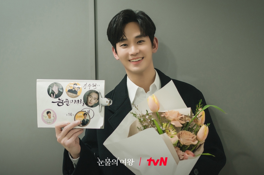 Diễn viên 'Queen Of Tears' chào tạm biệt và hé lộ điều hấp dẫn ở tập cuối - Ảnh 1.