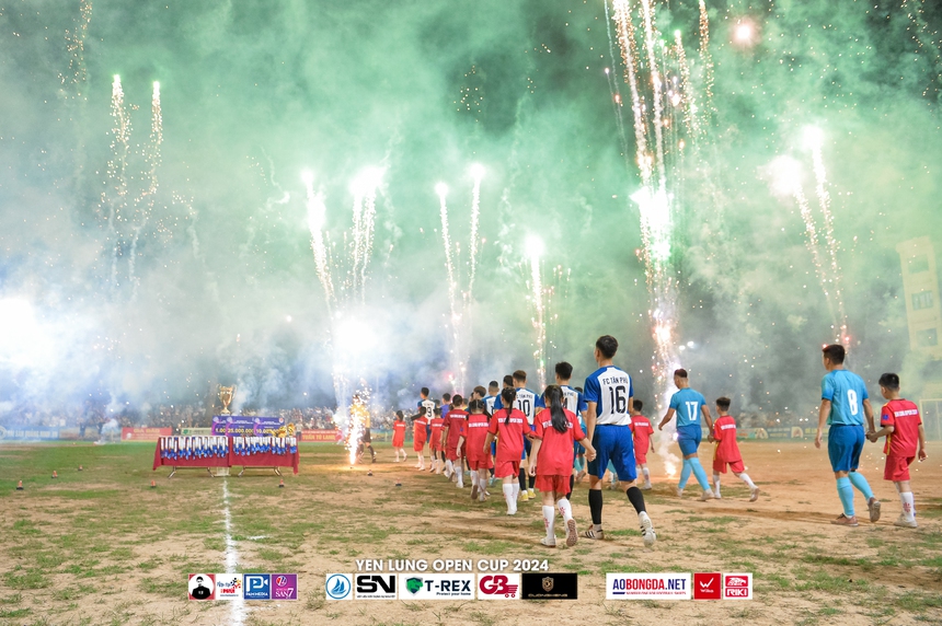 Trận chung kết "Giải Bóng Đá Yên Lũng Mở Rộng 2024": Hấp dẫn, sôi động và kịch tính - Ảnh 1. Trận chung kết "Giải Bóng Đá Yên Lũng Mở Rộng 2024": Hấp dẫn, sôi động và kịch tính - Ảnh 1.