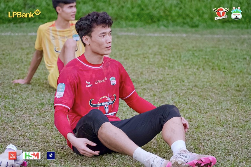 Đang tỏa sáng ở HAGL, thủ môn Bùi Tiến Dũng bất ngờ được AFC khen ngợi - Ảnh 4.