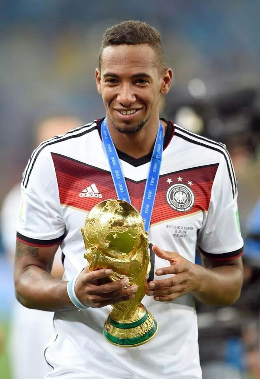 Cầu thủ Việt kiều duy nhất trong lịch sử được nhiều CLB lớn châu Âu săn đón, là ‘đàn em’ của nhà vô địch World Cup - Ảnh 3.