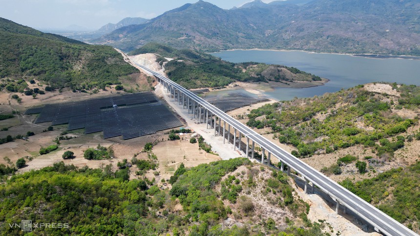 An toàn sau tay lái: Cao tốc nối toàn tuyến TP.HCM - Nha Trang, chỉ mất 4 - 5 giờ lái xe - Ảnh 1.