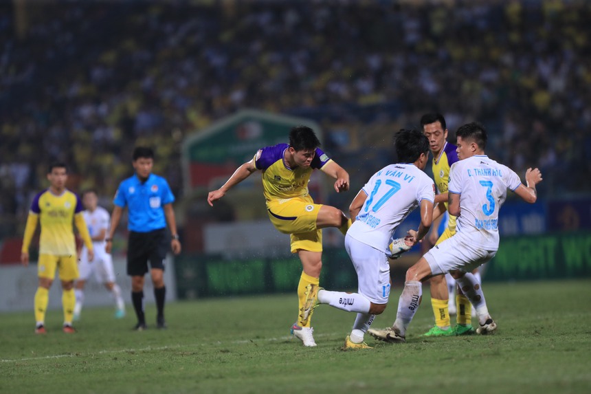CLB Hà Nội tuyên bố 'tẩy chay' trọng tài Nguyễn Mạnh Hải, liệt kê hàng loạt quyết định khó hiểu - Ảnh 3. CLB Hà Nội tuyên bố 'tẩy chay' trọng tài Nguyễn Mạnh Hải, liệt kê hàng loạt quyết định khó hiểu - Ảnh 3.