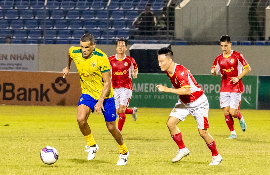 Mãn nhãn phẩm chất chơi bóng của các cựu danh thủ Brazil - Ảnh 10. Mãn nhãn phẩm chất chơi bóng của các cựu danh thủ Brazil - Ảnh 10.