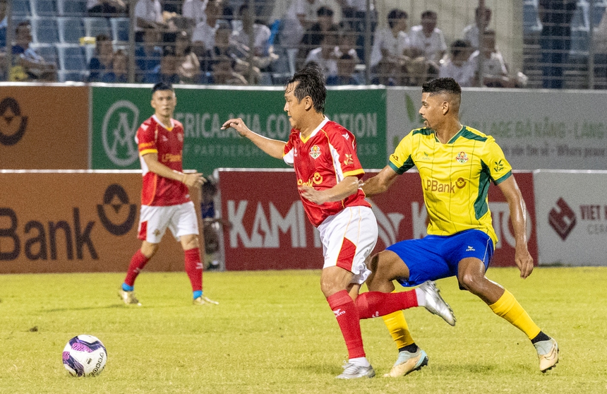 Mãn nhãn phẩm chất chơi bóng của các cựu danh thủ Brazil - Ảnh 12. Mãn nhãn phẩm chất chơi bóng của các cựu danh thủ Brazil - Ảnh 12.