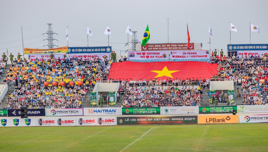 Mãn nhãn phẩm chất chơi bóng của các cựu danh thủ Brazil - Ảnh 4. Mãn nhãn phẩm chất chơi bóng của các cựu danh thủ Brazil - Ảnh 4.