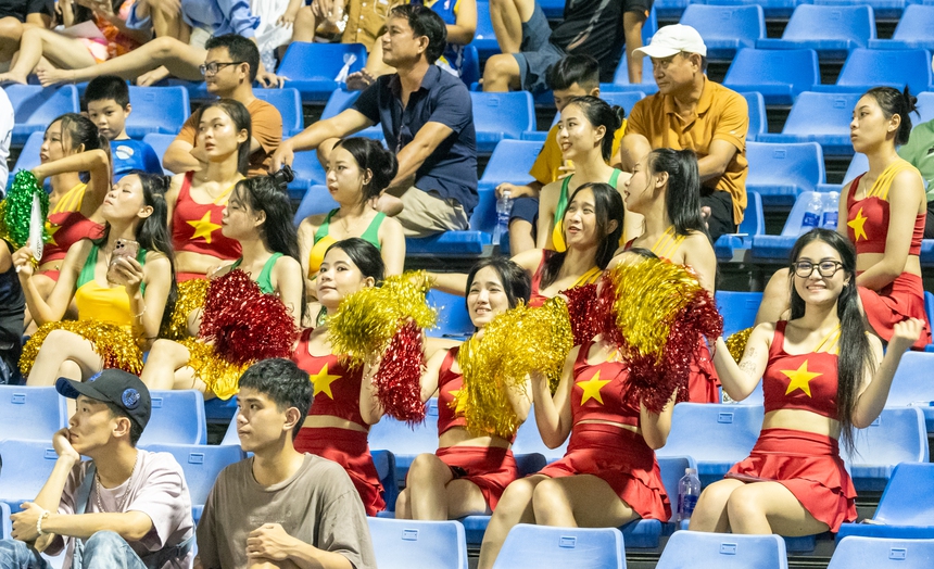 Mãn nhãn phẩm chất chơi bóng của các cựu danh thủ Brazil - Ảnh 6. Mãn nhãn phẩm chất chơi bóng của các cựu danh thủ Brazil - Ảnh 6.