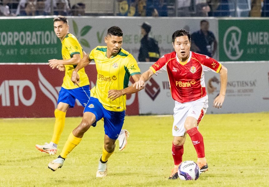 Mãn nhãn phẩm chất chơi bóng của các cựu danh thủ Brazil - Ảnh 7. Mãn nhãn phẩm chất chơi bóng của các cựu danh thủ Brazil - Ảnh 7.