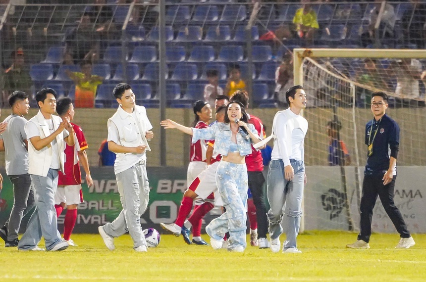 Mãn nhãn phẩm chất chơi bóng của các cựu danh thủ Brazil - Ảnh 8. Mãn nhãn phẩm chất chơi bóng của các cựu danh thủ Brazil - Ảnh 8.