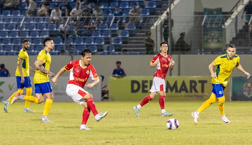 Mãn nhãn phẩm chất chơi bóng của các cựu danh thủ Brazil - Ảnh 9. Mãn nhãn phẩm chất chơi bóng của các cựu danh thủ Brazil - Ảnh 9.