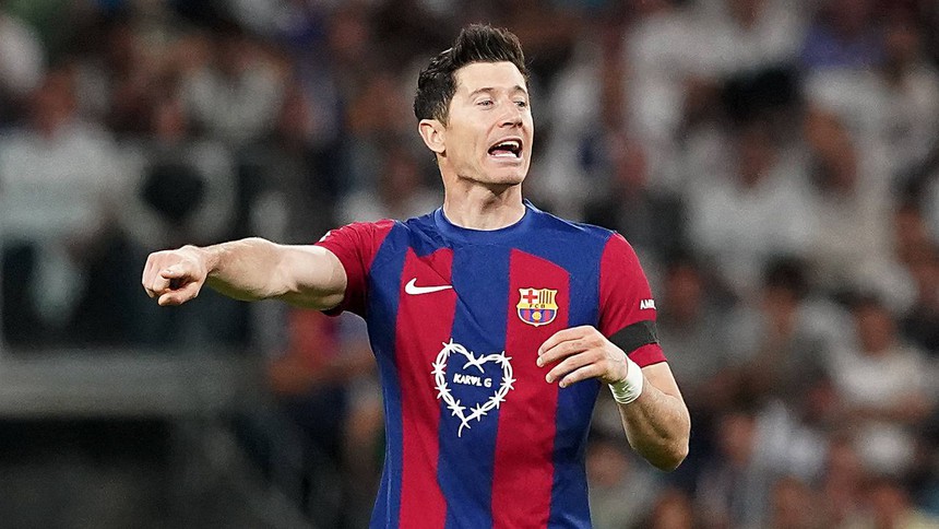 Tin chuyển nhượng 30/4: MU có thể bán gần hết cả đội hình, HLV Ten Haq xác định tương lai - Ảnh 4.