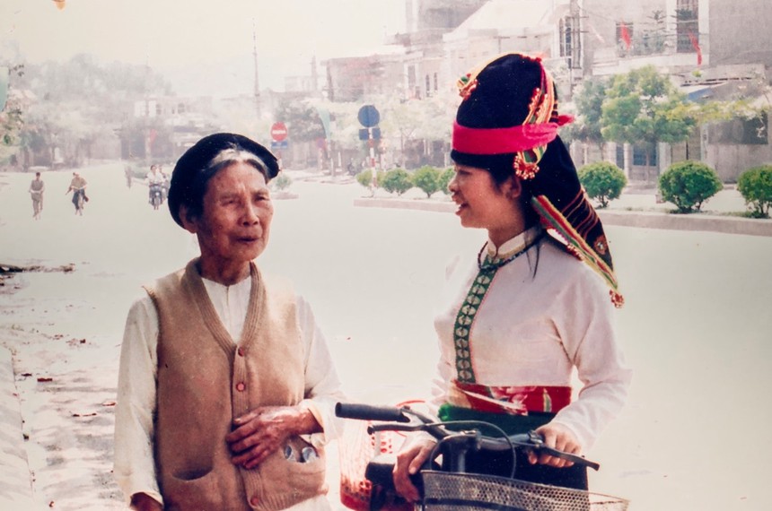 Cuộc sống sau ống kính: Mẹ tôi lên Điện Biên - Ảnh 3.