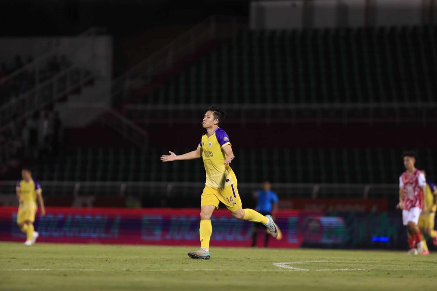 Quang Hải đá phạt thành bàn giúp CAHN chiếm vị trí thứ 2, trở lại cuộc đua vô địch V-League - Ảnh 3.