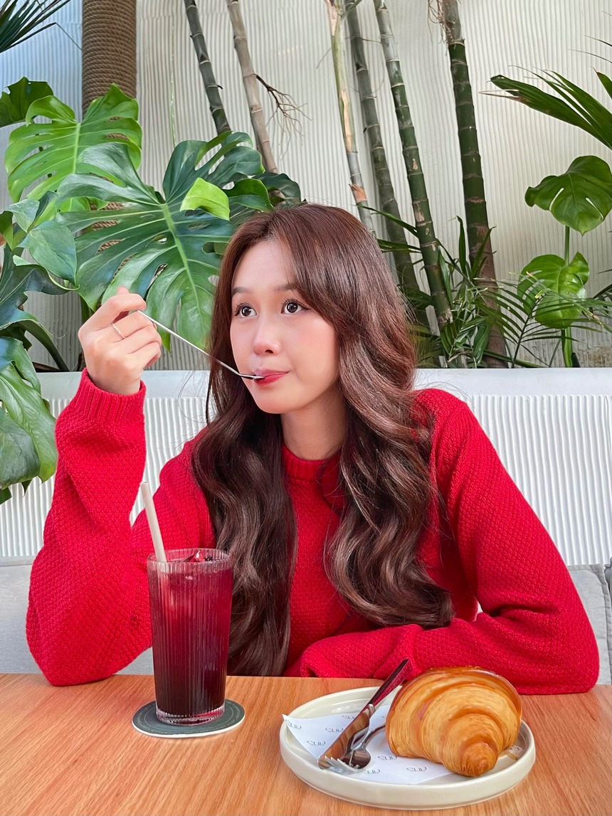 Chân dung bạn gái vừa nhận lời cầu hôn của 'thánh ế' Anh Đức - Ảnh 7. Chân dung bạn gái vừa nhận lời cầu hôn của 'thánh ế' Anh Đức - Ảnh 7.