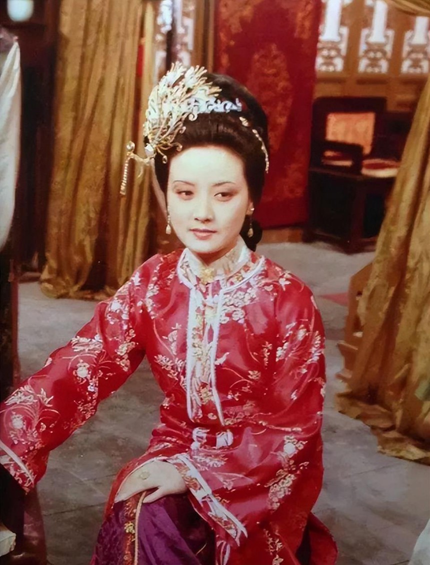 Đặng Tiệp: Một 'Phượng Ớt' sắc lẹm trên màn ảnh, ngoài đời ra sao? - Ảnh 4. Đặng Tiệp: Một 'Phượng Ớt' sắc lẹm trên màn ảnh, ngoài đời ra sao? - Ảnh 4.