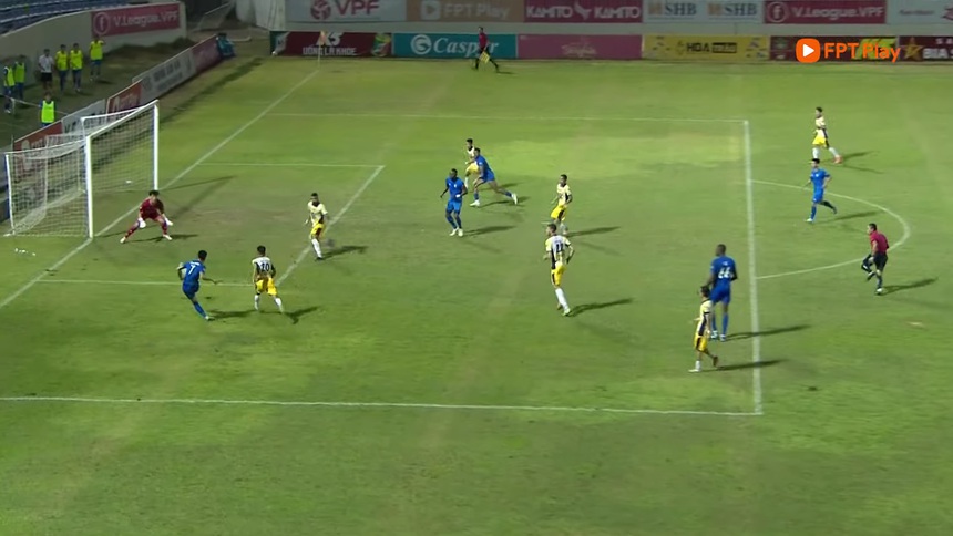 Đình Bắc bị HLV nói thẳng 'ảo tưởng' do nghe người khác xúi giục - Ảnh 2.