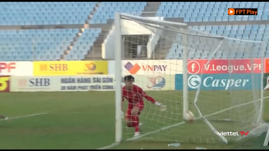 Tiền đạo nhập tịch khiến Bùi Tiến Dũng 'đứng chôn chân', HAGL lỡ cơ hội tách nhóm trụ hạng - Ảnh 2.