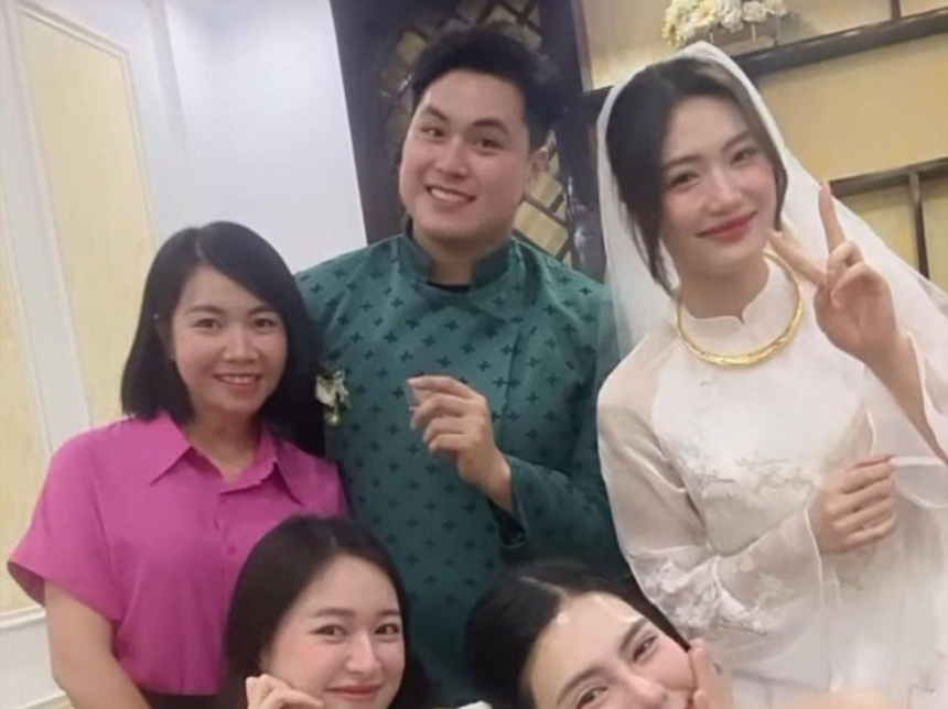 Trần Việt Hương làm lễ ăn hỏi với bạn trai tên là Nguyễn Vương Anh hôm 3/4/2024 Trần Việt Hương làm lễ ăn hỏi với bạn trai tên là Nguyễn Vương Anh hôm 3/4/2024