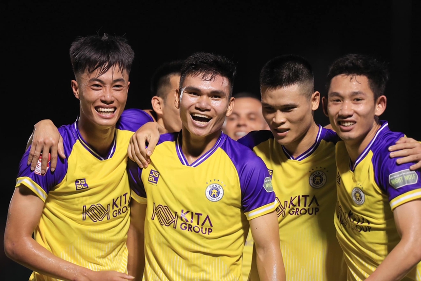 Hà Nội FC tấn công Top 5, chưa từ bỏ mục tiêu vô địch - Ảnh 2. Hà Nội FC tấn công Top 5, chưa từ bỏ mục tiêu vô địch - Ảnh 2.