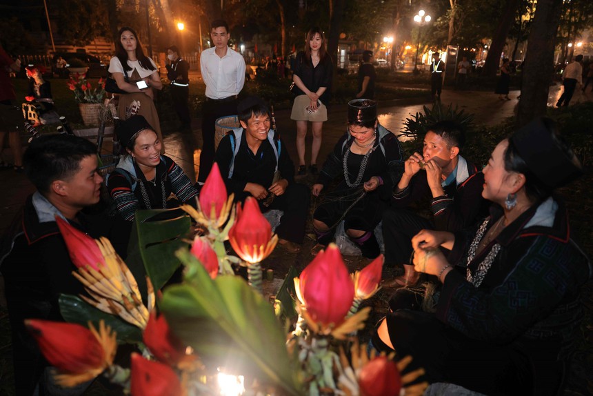 Khai mạc 'Ngày hội văn hóa du lịch Sa Pa tại Hà Nội' - Ảnh 9. Khai mạc 'Ngày hội văn hóa du lịch Sa Pa tại Hà Nội' - Ảnh 9.