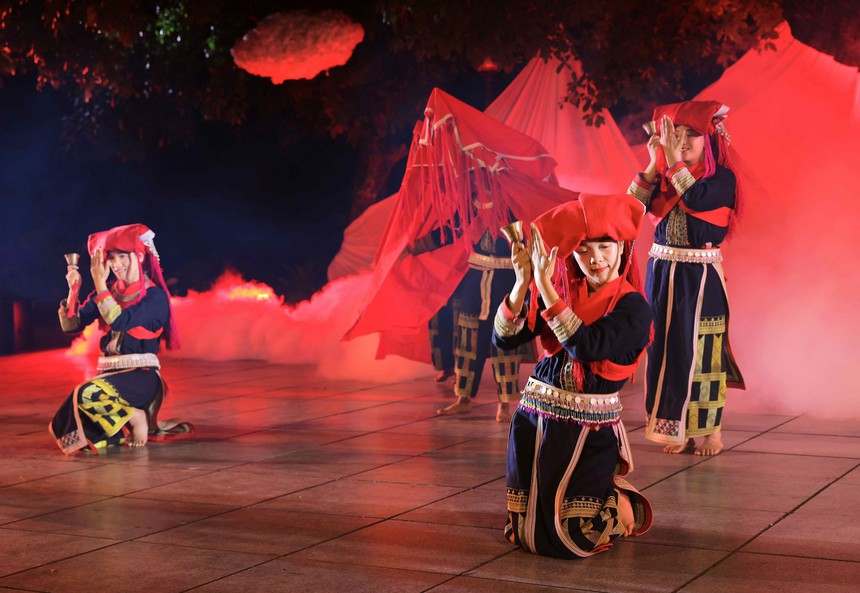 Khai mạc 'Ngày hội văn hóa du lịch Sa Pa tại Hà Nội' - Ảnh 5. Khai mạc 'Ngày hội văn hóa du lịch Sa Pa tại Hà Nội' - Ảnh 5.