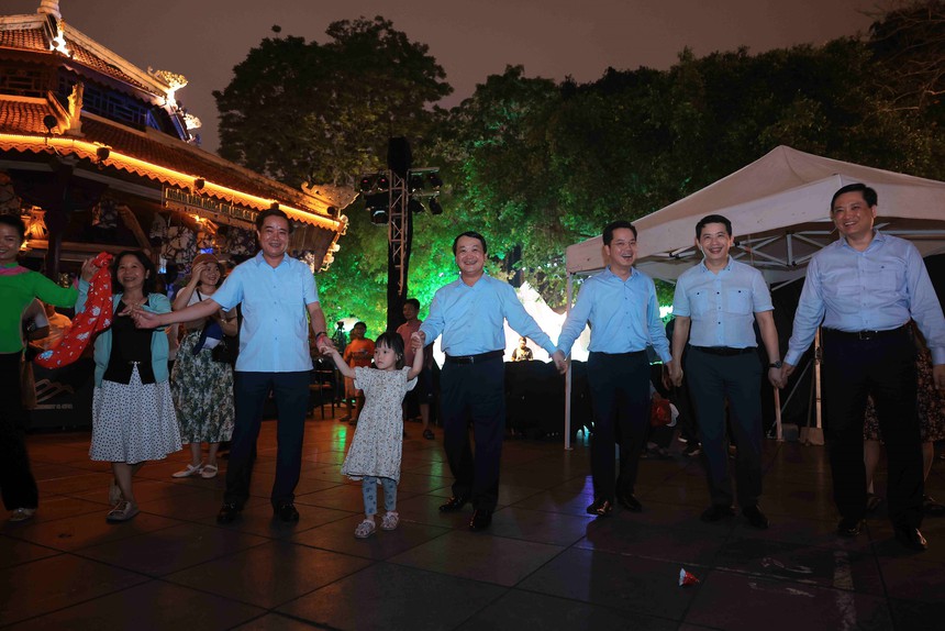 Khai mạc 'Ngày hội văn hóa du lịch Sa Pa tại Hà Nội' - Ảnh 1. Khai mạc 'Ngày hội văn hóa du lịch Sa Pa tại Hà Nội' - Ảnh 1.