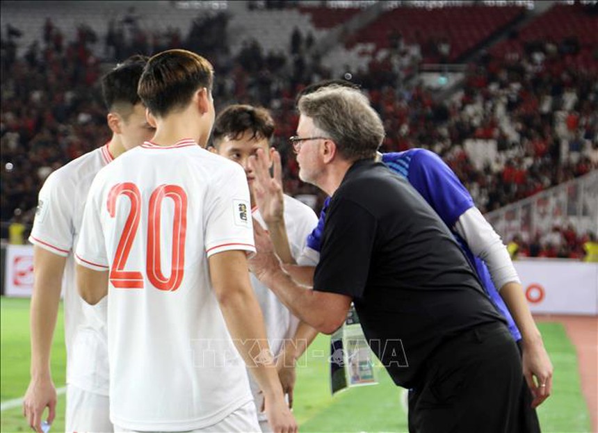 HLV Troussier khen 3 trò cưng, nói ĐT Việt Nam có thể dự World Cup... ‘nếu có 20 Hoàng Đức và 20 Việt Anh’ - Ảnh 2.