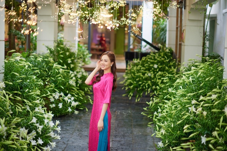 "Con đường hoa loa kèn" lãng mạn thu hút thực khách ở Hà Nội - Ảnh 6.