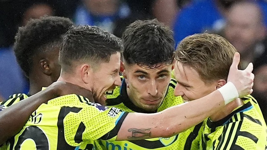 Thắng dễ Brighton, Arsenal trở lại ngôi đầu Ngoại hạng Anh, gửi lời thách thức đến Bayern Munich - Ảnh 2.