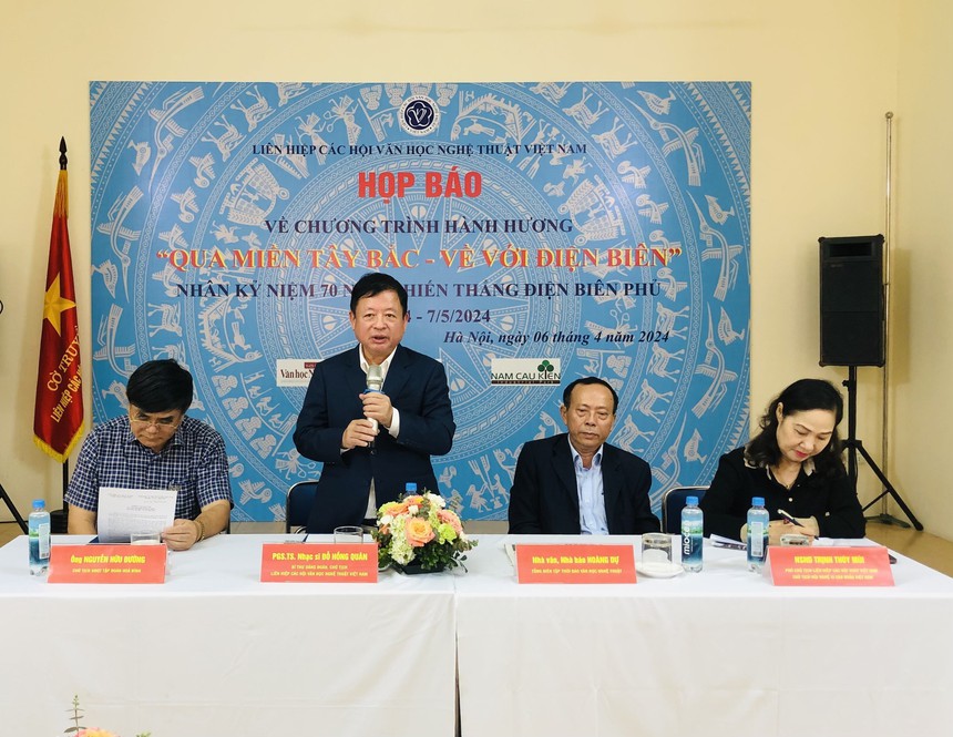 Văn nghệ sỹ hành hương về nguồn 'Qua miền Tây Bắc - Về với Điện Biên' - Ảnh 1.