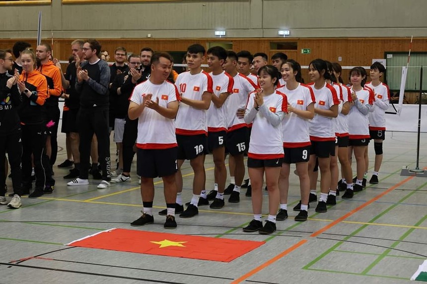 Tin nóng thể thao tối 7/4: Đá cầu Việt Nam giành HCV ở châu Âu, Trần Quyết Chiến vô địch HBSF và nhận 'mưa' tiền thưởng - Ảnh 3. Tin nóng thể thao tối 7/4: Đá cầu Việt Nam giành HCV ở châu Âu, Trần Quyết Chiến vô địch HBSF và nhận 'mưa' tiền thưởng - Ảnh 3.