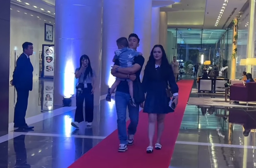 Dàn cầu thủ diện đồ bảnh bao, 'quẩy' cực nhiệt tại đám cưới Quang Hải - Thanh Huyền - Ảnh 4.