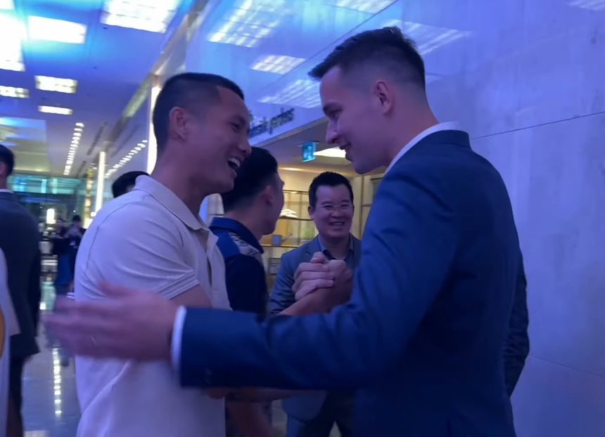 Dàn cầu thủ diện đồ bảnh bao, 'quẩy' cực nhiệt tại đám cưới Quang Hải - Thanh Huyền - Ảnh 13.