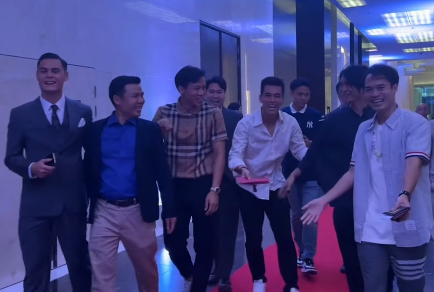 Dàn cầu thủ diện đồ bảnh bao, 'quẩy' cực nhiệt tại đám cưới Quang Hải - Thanh Huyền - Ảnh 6.