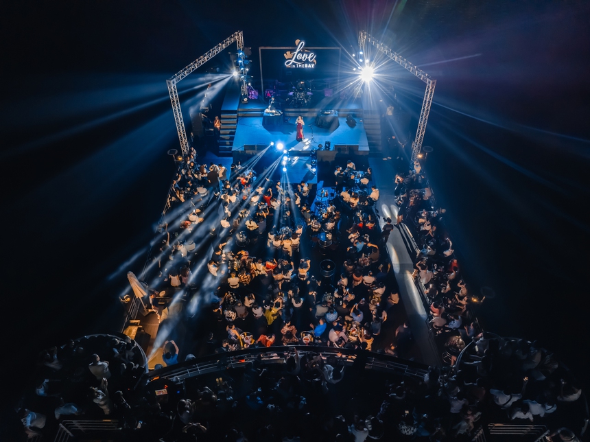 Trình diễn pháo hoa trên du thuyền: Điểm nhấn mới thu hút khách du lịch đến Vịnh Hạ Long - Ảnh 2.