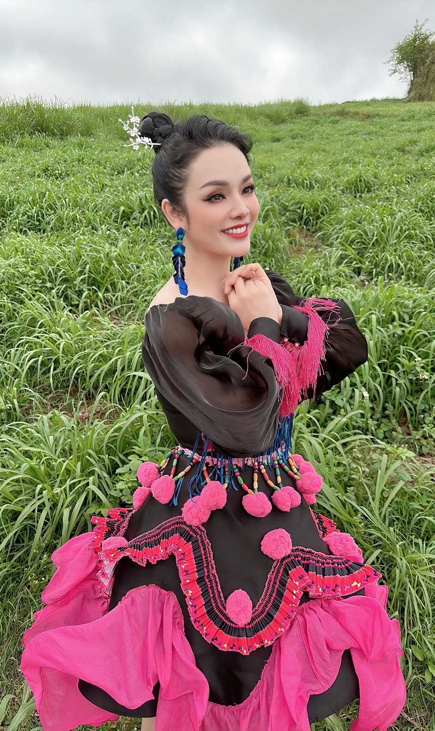 Tân Nhàn ra MV mới 'Tiếng khèn mùa ban nở' ca ngợi vẻ đẹp mùa Xuân Tây Bắc - Ảnh 4. Tân Nhàn ra MV mới 'Tiếng khèn mùa ban nở' ca ngợi vẻ đẹp mùa Xuân Tây Bắc - Ảnh 4.