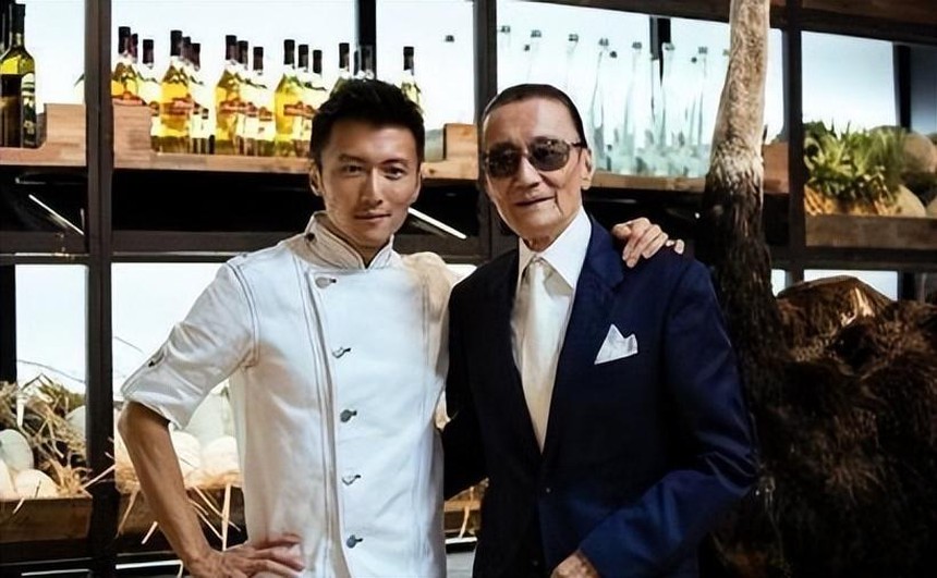 Cha Tạ Đình Phong: 'Trương Bá Chi và Vương Phi khác nhau không thể so sánh được' - Ảnh 4. Cha Tạ Đình Phong: 'Trương Bá Chi và Vương Phi khác nhau không thể so sánh được' - Ảnh 4.