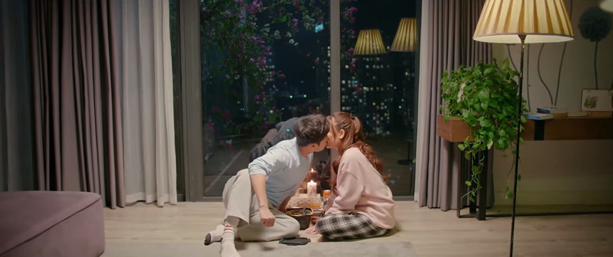 Khán giả 'quắn quéo' khi Đức Anh (Thanh Sơn) liên tục hôn Hân (Việt Hoa) dù đang ly thân - Ảnh 3.