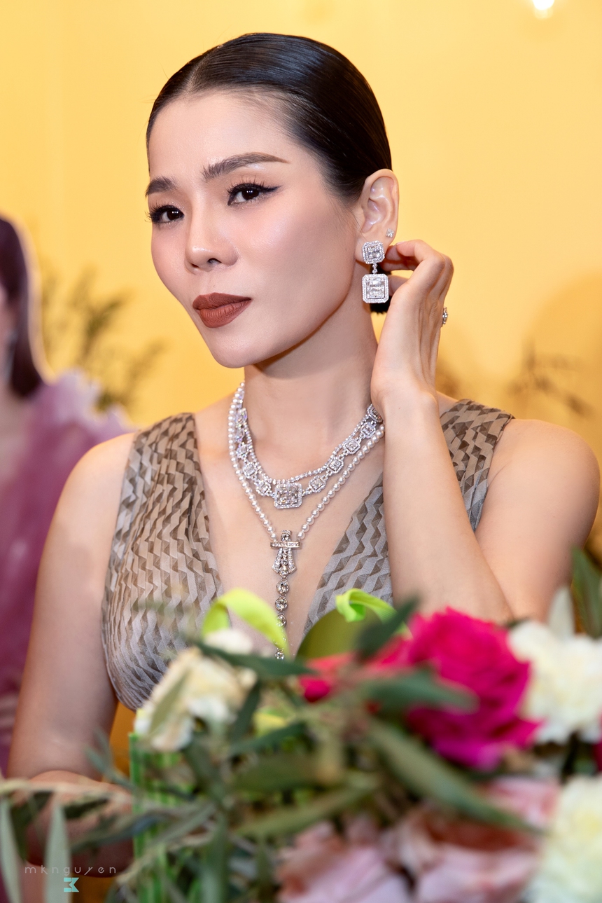 Lệ Quyên bùng nổ với hàng nghìn khán giả tại show diễn ở Mỹ - Ảnh 2. Lệ Quyên bùng nổ với hàng nghìn khán giả tại show diễn ở Mỹ - Ảnh 2.