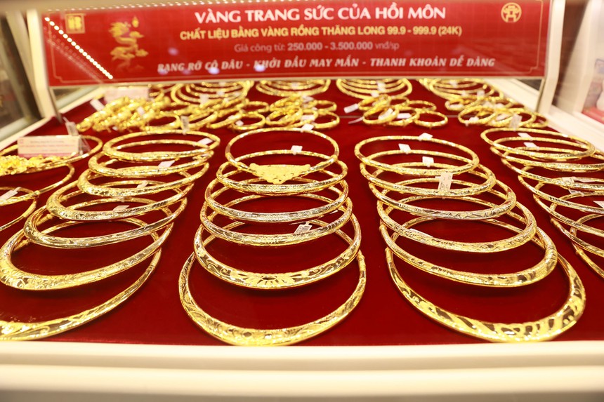 Sáng 9/4, giá vàng miếng SJC lập đỉnh mới 82,72 triệu đồng/lượng - Ảnh 1.