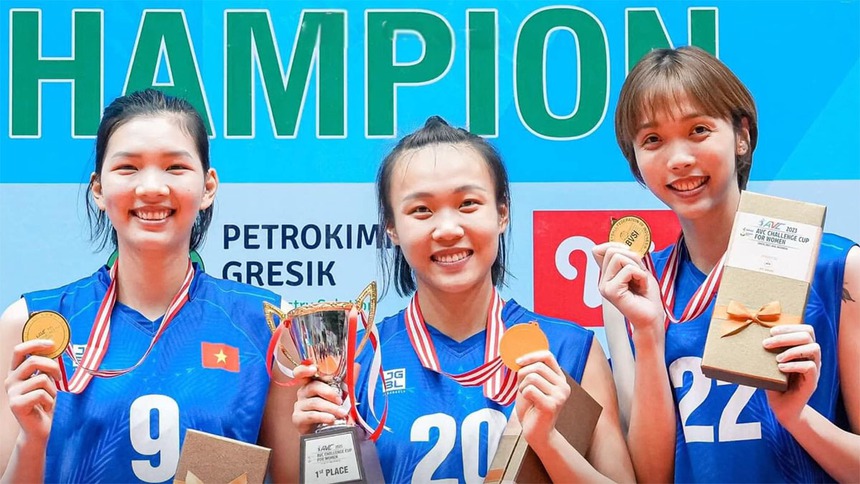 Tú Linh và hai đồng đội lỡ cơ hội thi đấu ở Hàn Quốc - Ảnh 3. Tú Linh và hai đồng đội lỡ cơ hội thi đấu ở Hàn Quốc - Ảnh 3.