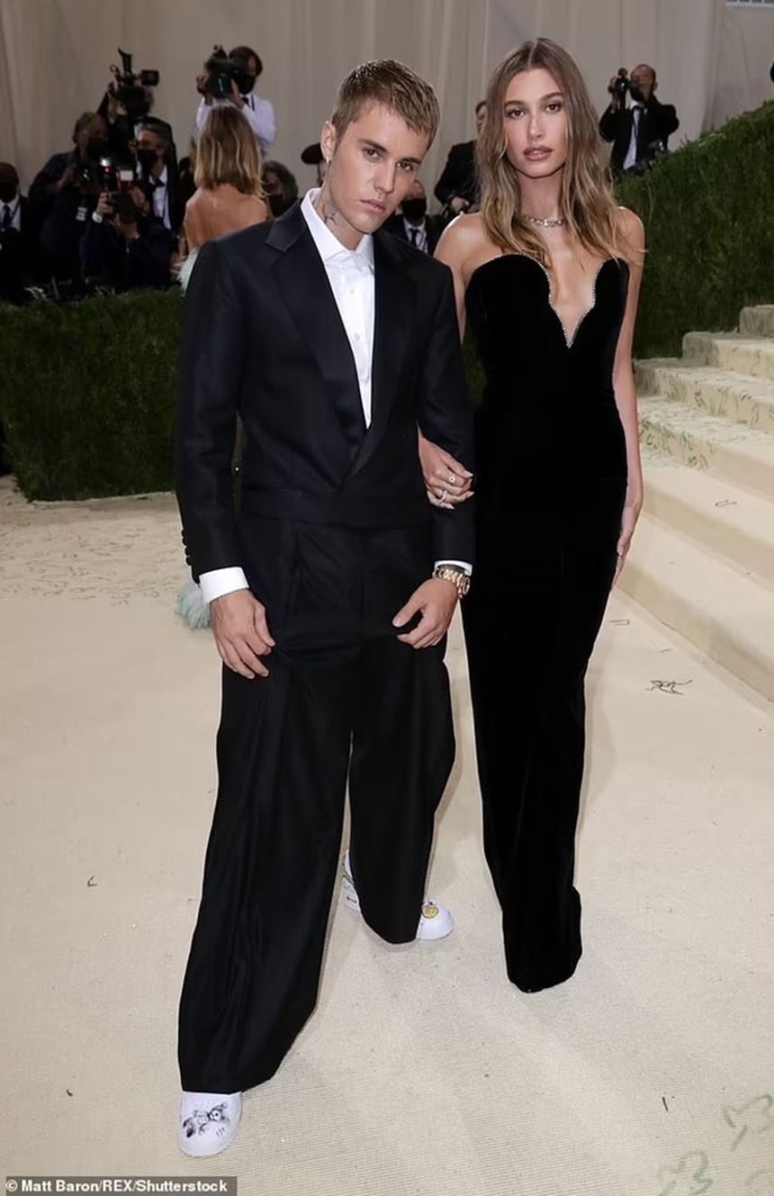 Justin Bieber thông báo chuẩn bị đón con đầu lòng khi vợ ngôi sao pop khoe bụng bầu trong bộ váy cưới - Ảnh 11. Justin Bieber thông báo chuẩn bị đón con đầu lòng khi vợ ngôi sao pop khoe bụng bầu trong bộ váy cưới - Ảnh 11.