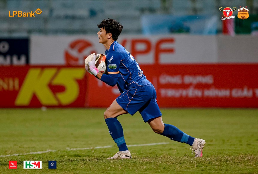 Thuyền trưởng HAGL tiến cử 'thủ môn quốc gia' Bùi Tiến Dũng cho HLV Kim Sang Sik - Ảnh 2.