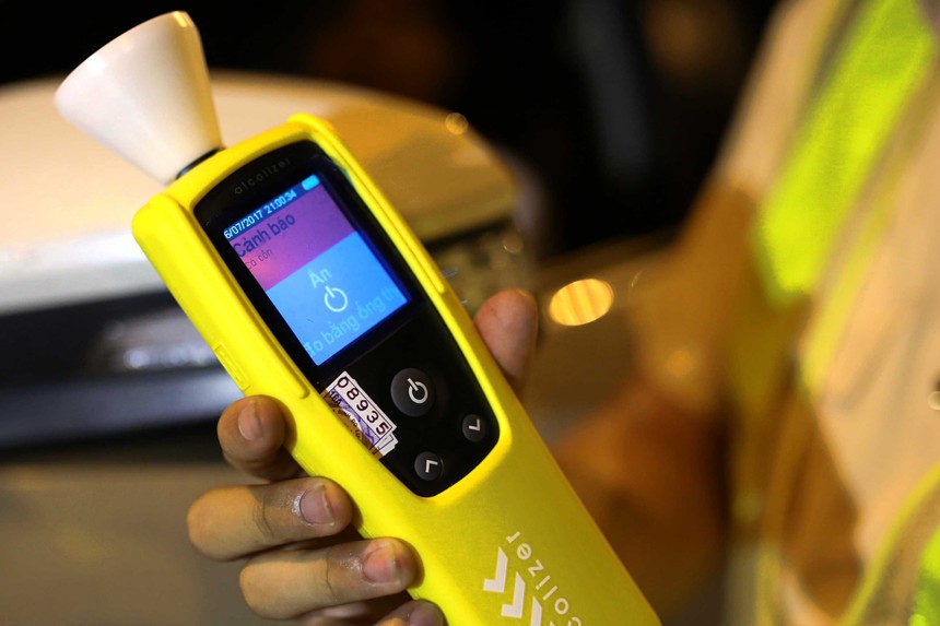 Cách chức một cán bộ Công an tỉnh Bình Phước vì vi phạm nồng độ cồn - Ảnh 1.