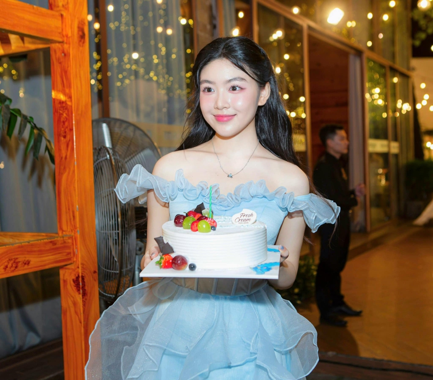 Dàn ái nữ nhà sao Việt: Lọ Lem đỗ đại học danh tiếng, Suti giảm cân thành công - Ảnh 3.