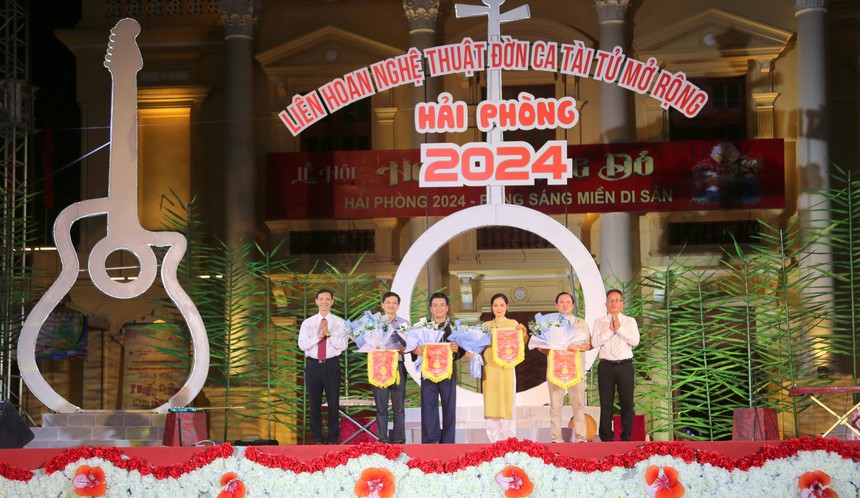 Nghệ sĩ cải lương 2 miền Nam-Bắc hội ngộ - Ảnh 1.