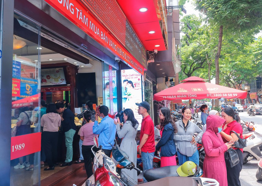 Giá vàng hôm nay 11/5: Tiếp tục tăng mạnh - Ảnh 1.