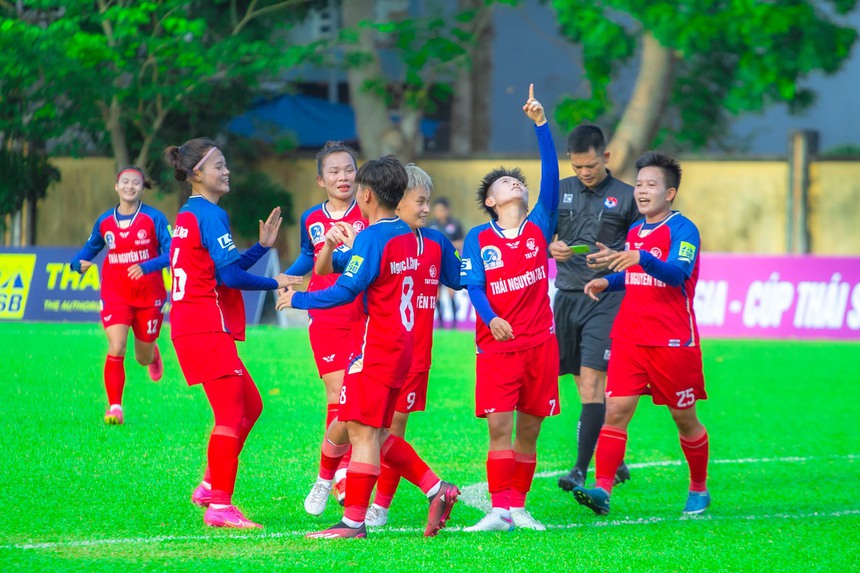 Bích Thuỳ giúp đội bầu Hiển có huy chương giải quốc gia - Ảnh 1. Bích Thuỳ giúp đội bầu Hiển có huy chương giải quốc gia - Ảnh 1.