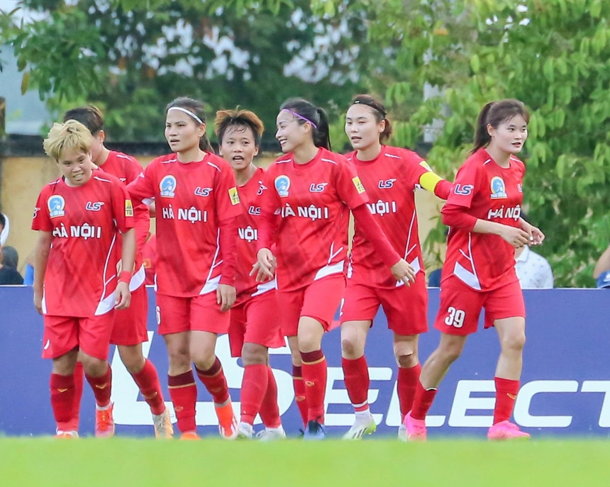 "Hotgirl" bóng đá nữ thua trận đáng tiếc ở giải bóng đá nữ VĐQG - Ảnh 2. "Hotgirl" bóng đá nữ thua trận đáng tiếc ở giải bóng đá nữ VĐQG - Ảnh 2.