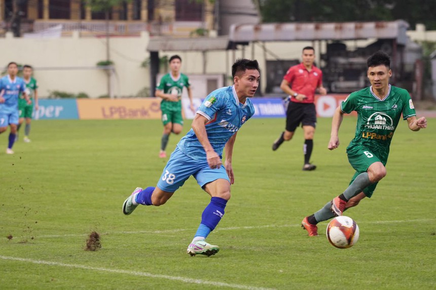 Tiền đạo U23 Việt Nam đưa SHB Đà Nẵng đến gần V-League - Ảnh 1. Tiền đạo U23 Việt Nam đưa SHB Đà Nẵng đến gần V-League - Ảnh 1.