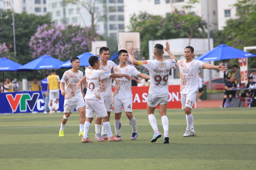 Đội bóng 'nhà bank' giàu tham vọng thua đậm trong ngày khai mạc HPL S11, tiền đạo ngoại từng chơi V-League 'nổ súng' - Ảnh 4.